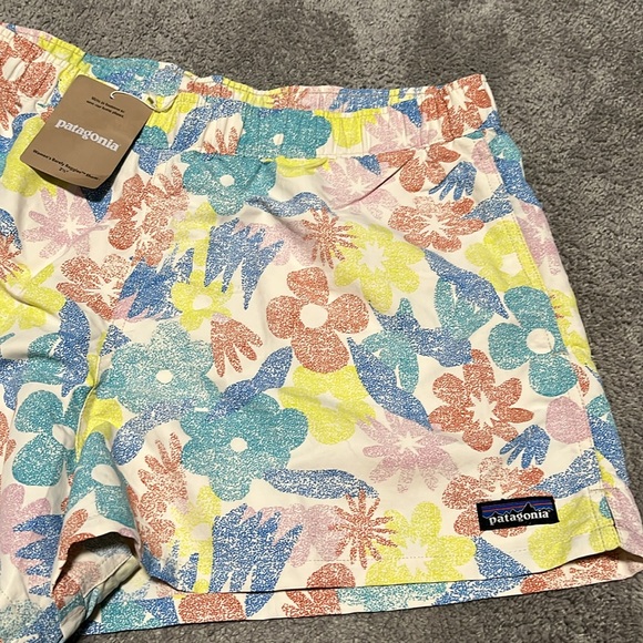 New Women’s Patagonia Barely Baggies Shorts 2-1/2 in Size Large Channel Spring - Picture 3 of 5